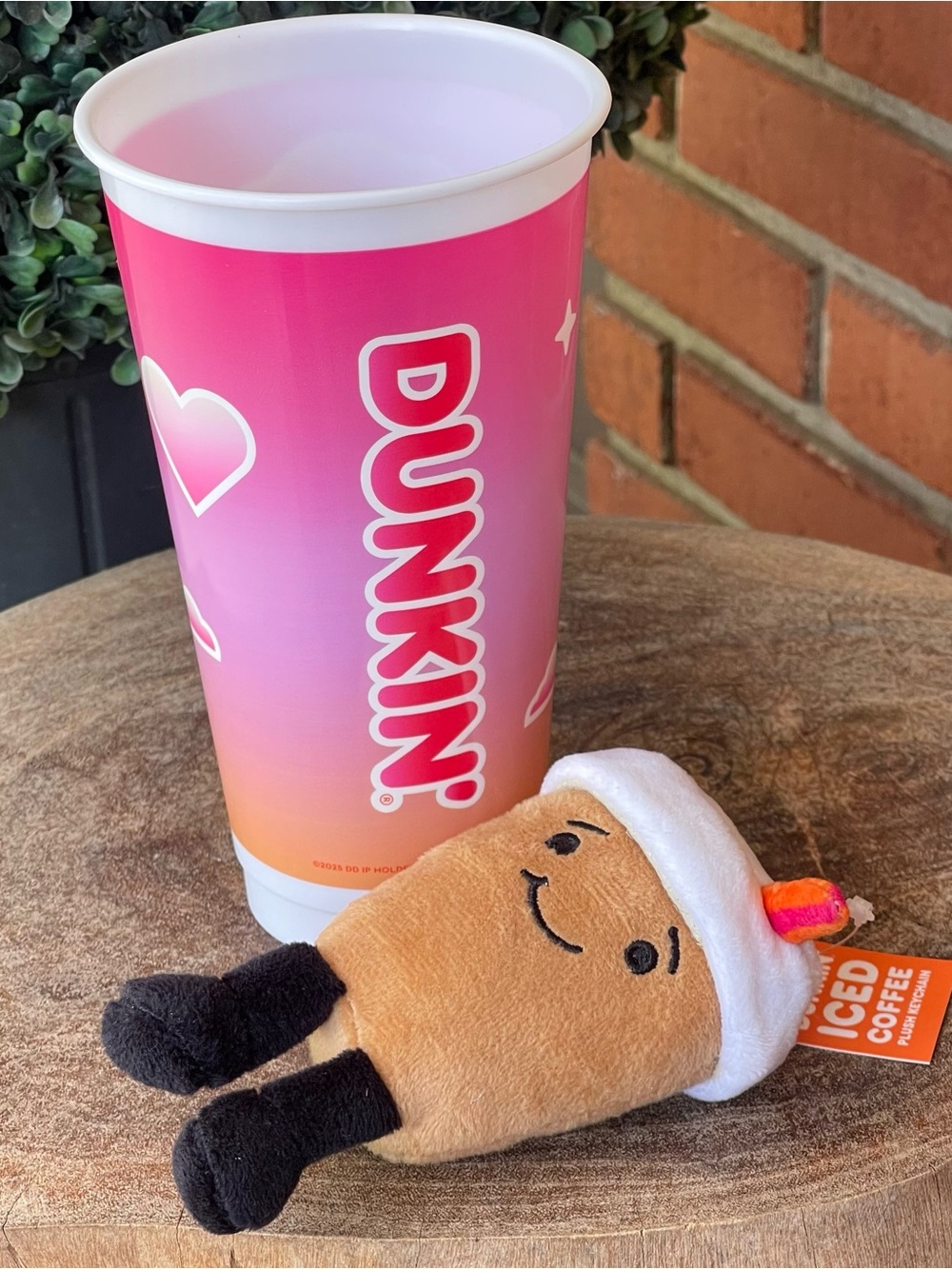 New DUNKIN 2025 Sabrina Cup & HOT COFFEE
PLUSH KEYCHAIN Gift Set